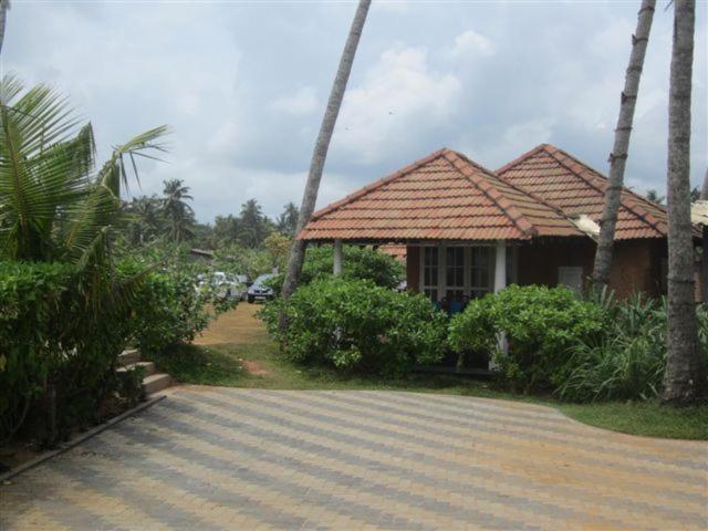 Saffron Beach Hotel Wadduwa Room photo